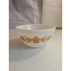 Vintage Pyrex Glass Butterfly Gold 402 Mixing Bowl - 1.5 Quart